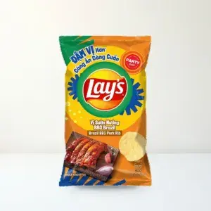 Bao bì mặt trước Snack Khoai Tây Lay's Vị Sườn Nướng BBQ Brazil Gói 90 g chính hãng Lay's