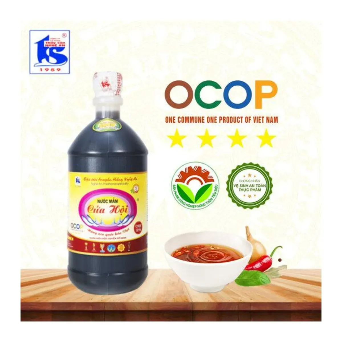 Cua Hoi CH20 Traditional Anchovy Fish Sauce 900ml Bottle Nước Mắm Truyền Thống Cửa Hội CH20 Chai 900ml